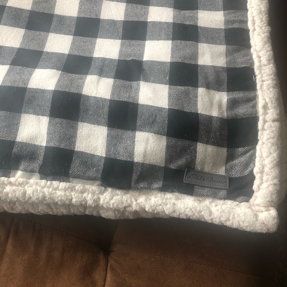 Eddie Bauer flannel queen size blanket